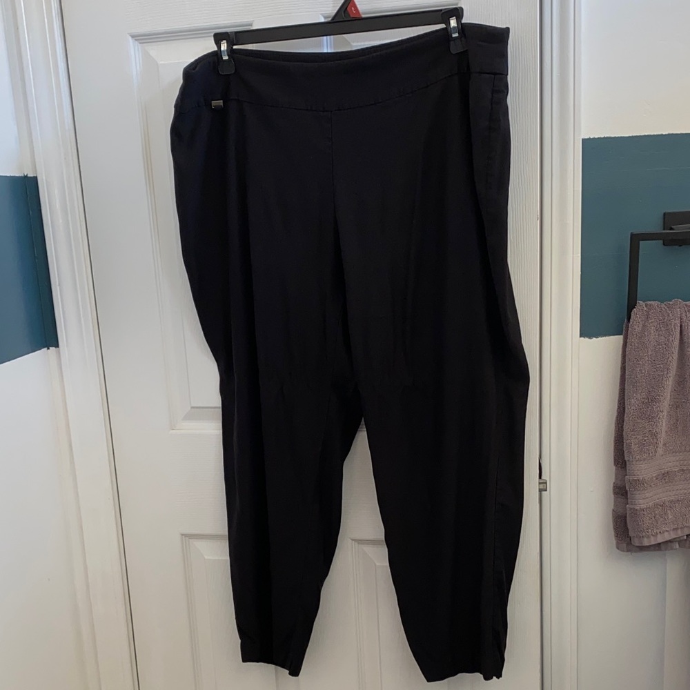 Avenue Black Cropped Pants